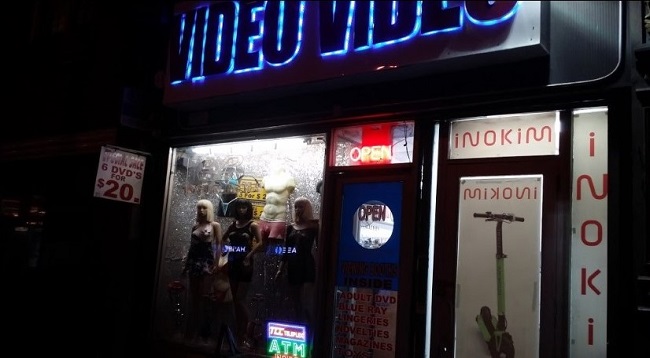 725 Video Adult Video Store Gunman Priority for Police